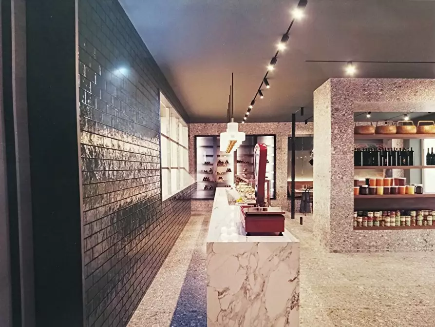 Immagine 3 di Attività commerciale in vendita  in Regia Antica a Lonato del Garda