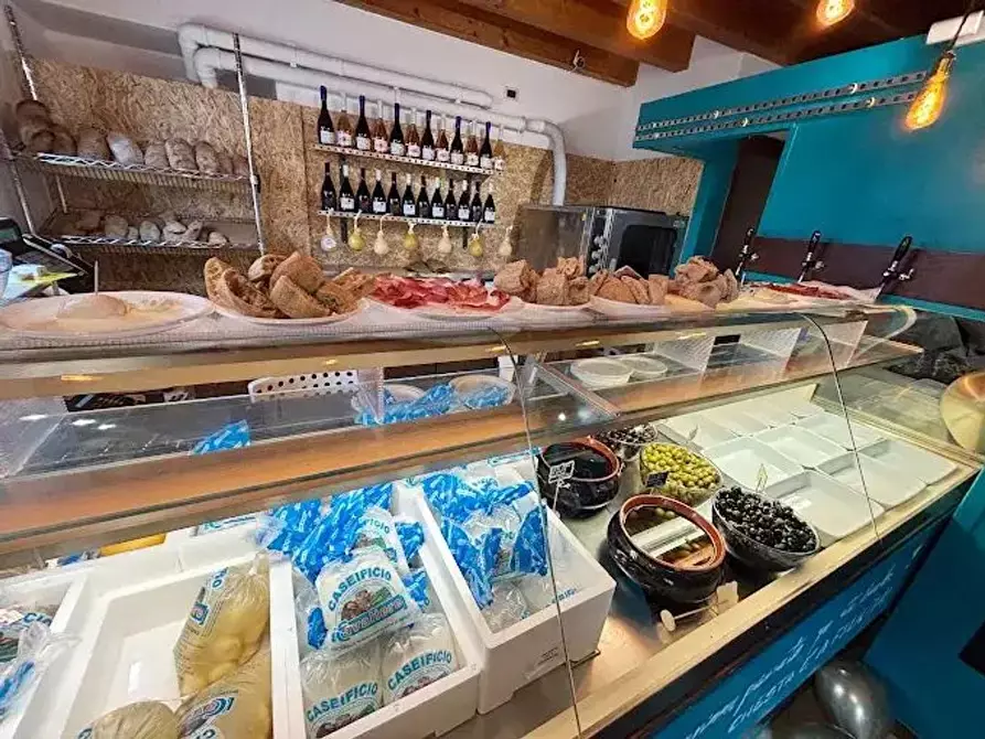 Immagine 3 di Attività commerciale in vendita  in via battisti a Montichiari