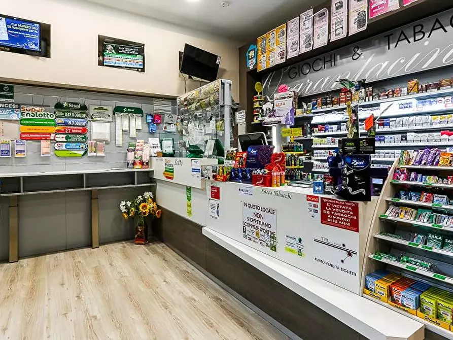 Immagine 10 di Attività commerciale in vendita  in viale marconi a Montichiari