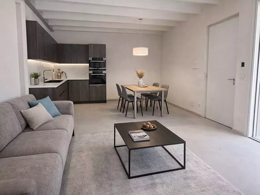 Immagine 3 di Appartamento in vendita  in san benedetto a Desenzano Del Garda