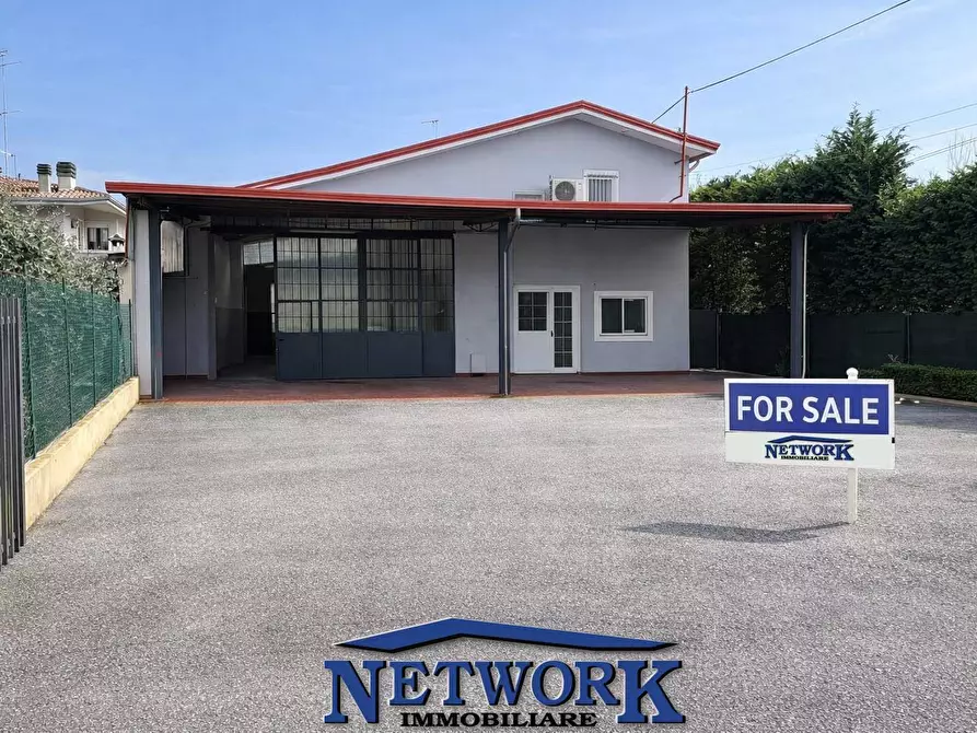 Immagine 1 di Magazzino in vendita  in colombare castiglione 80 a Desenzano Del Garda