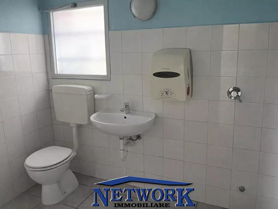 Immagine 5 di Magazzino in vendita  in colombare castiglione 80 a Desenzano Del Garda