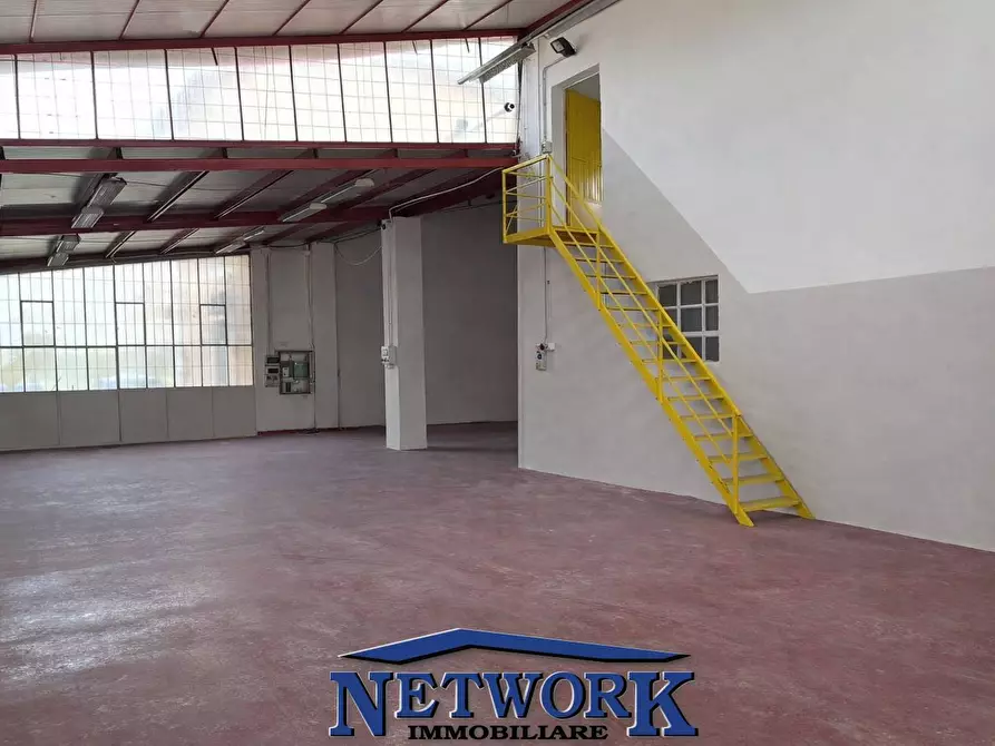 Immagine 3 di Magazzino in vendita  in colombare castiglione 80 a Desenzano Del Garda