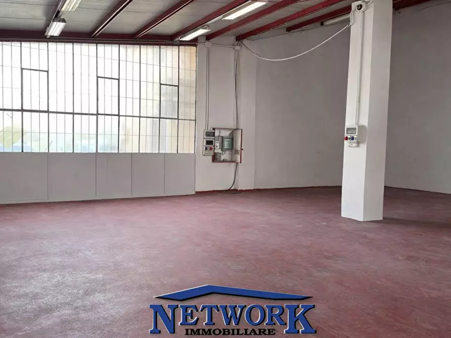 Immagine 4 di Magazzino in vendita  in colombare castiglione 80 a Desenzano Del Garda