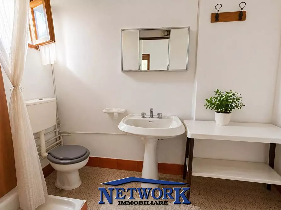 Immagine 13 di Palazzo in vendita  in via cerri a Goito