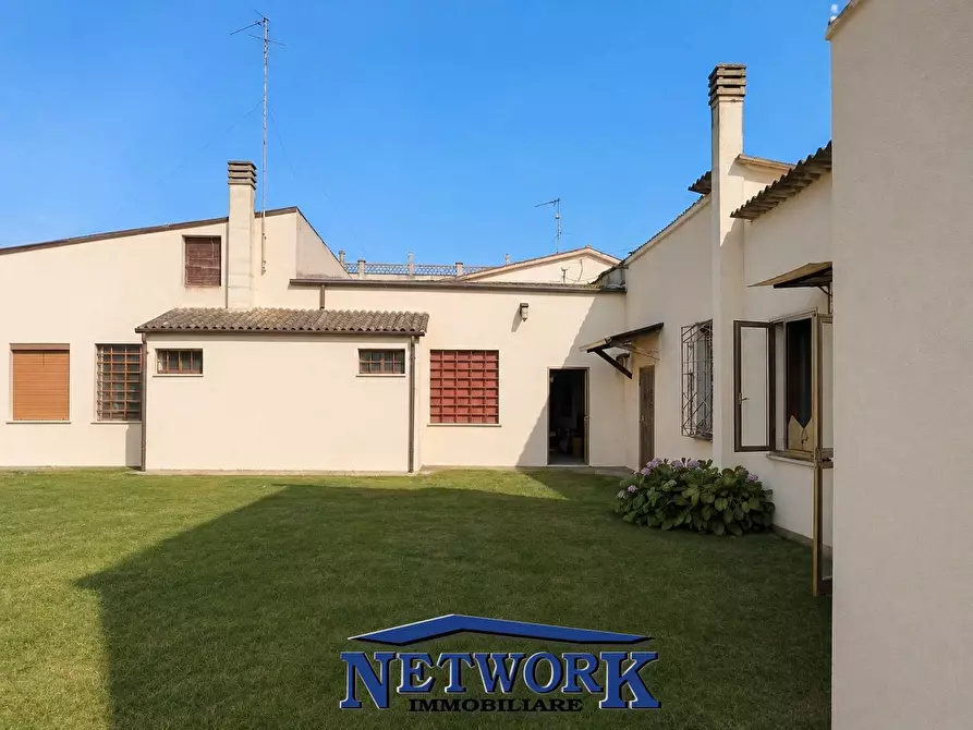 Immagine 3 di Palazzo in vendita  in via cerri a Goito