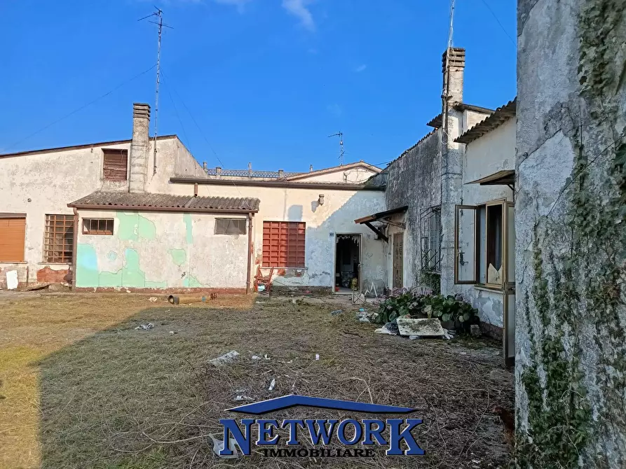 Immagine 4 di Palazzo in vendita  in via cerri a Goito