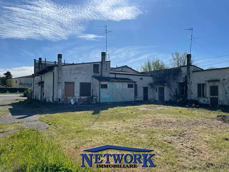 Immagine 16 di Palazzo in vendita  in via cerri a Goito