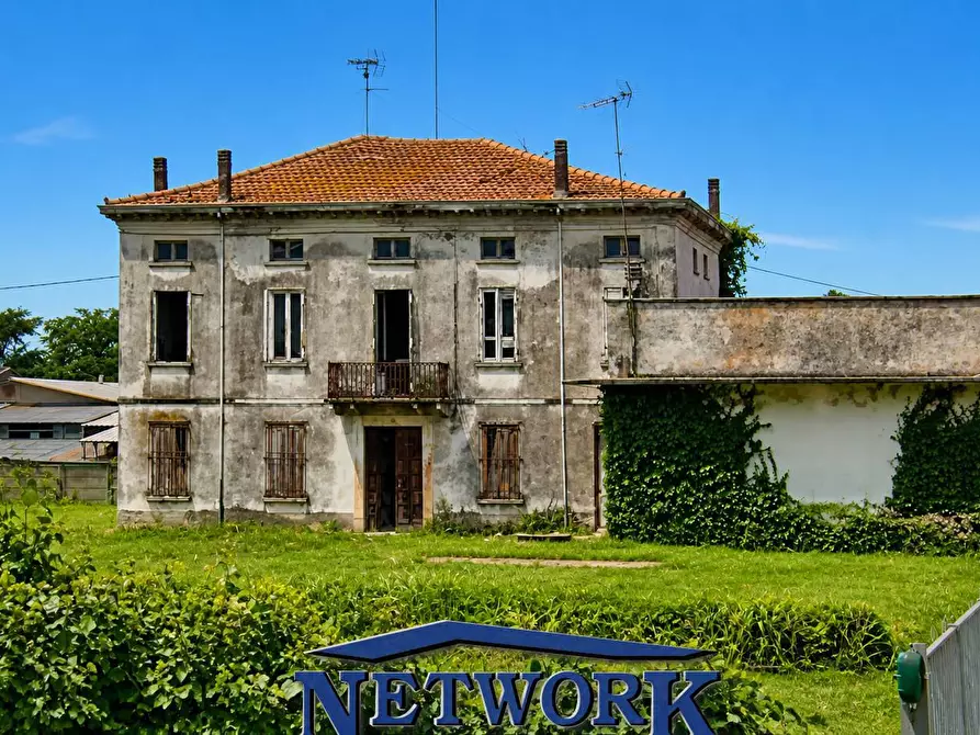 Immagine 1 di Palazzo in vendita  in VIA CERRI a Goito