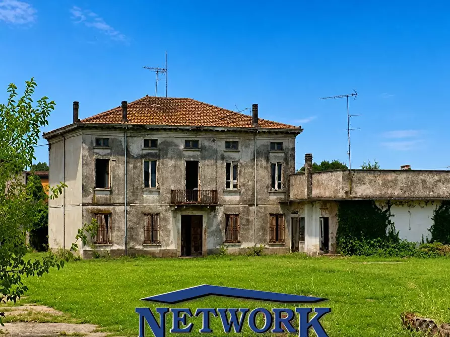 Immagine 3 di Palazzo in vendita  in VIA CERRI a Goito