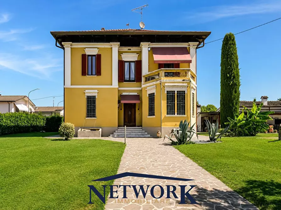 Immagine 2 di Villa in vendita  in Via andrea mantegna a Casalmoro