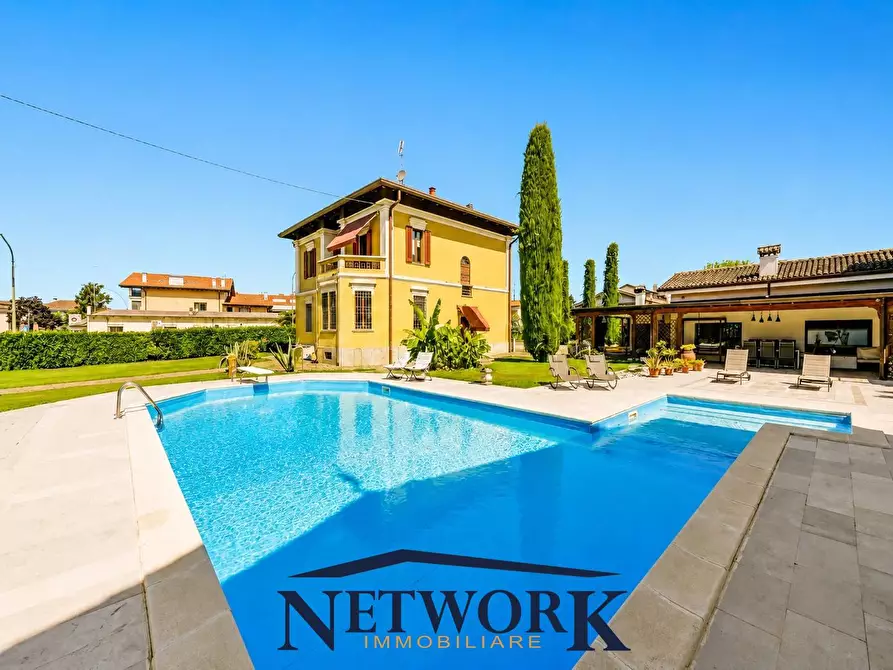Immagine 1 di Villa in vendita  in Via andrea mantegna a Casalmoro