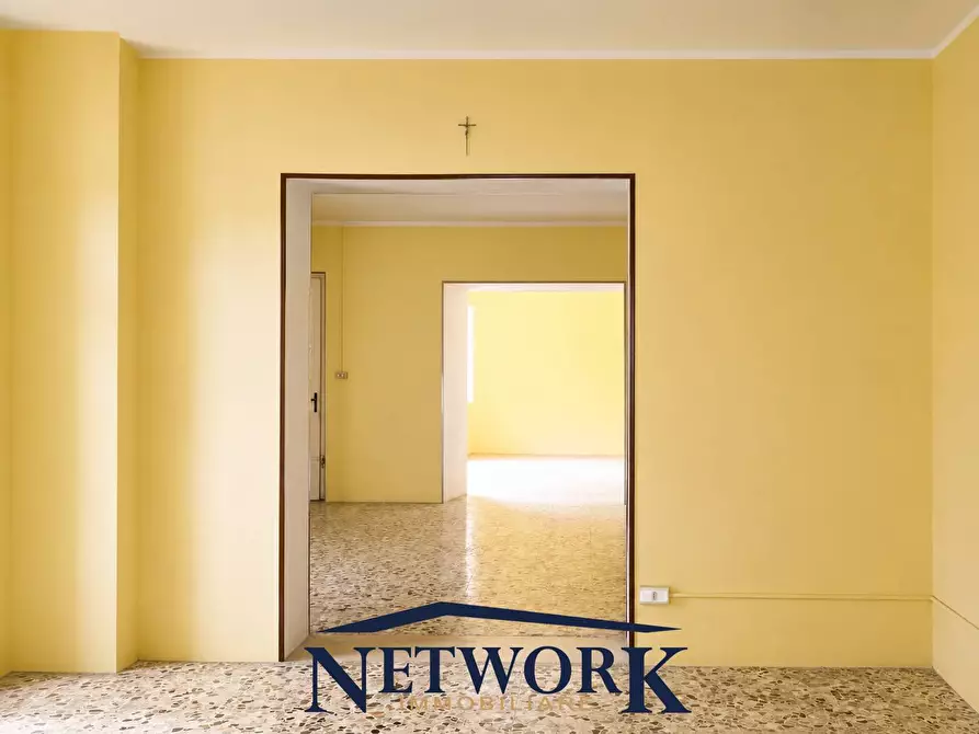 Immagine 3 di Negozio in vendita  in Piazza B. Pezzati Anna 25 a Casalmoro
