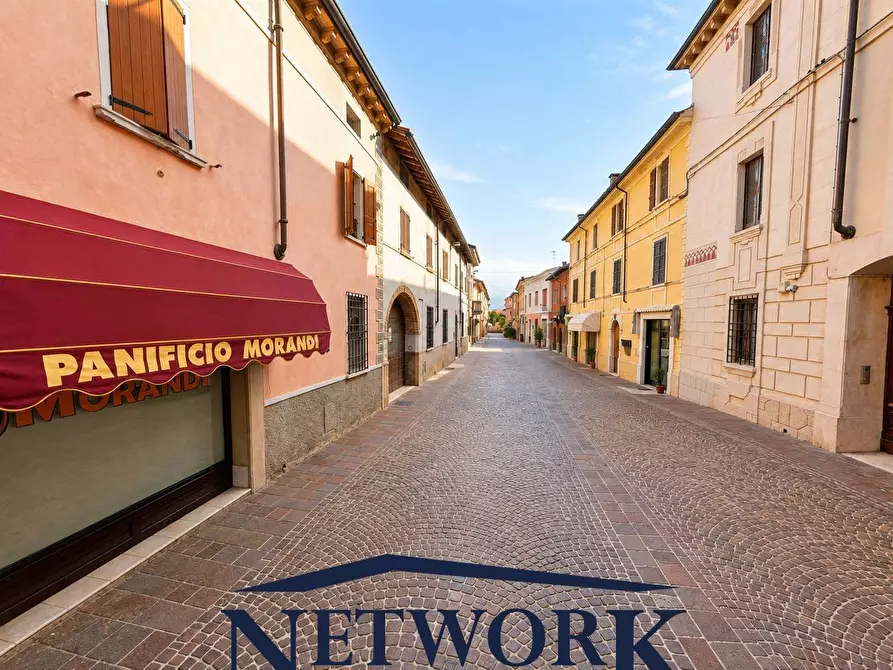 Immagine 9 di Negozio in vendita  in Piazza B. Pezzati Anna 25 a Casalmoro