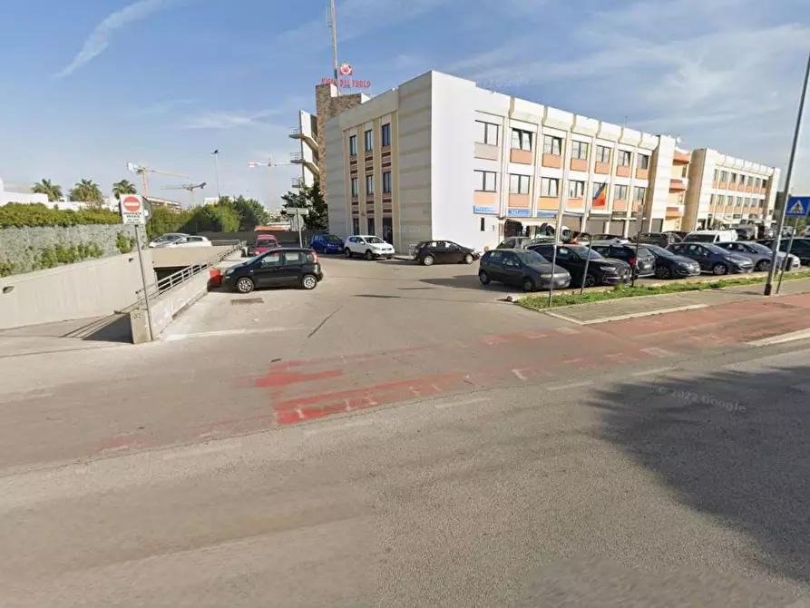 Immagine 1 di Box auto in vendita  in via IGNAZIO LOIACONO SN a Bari