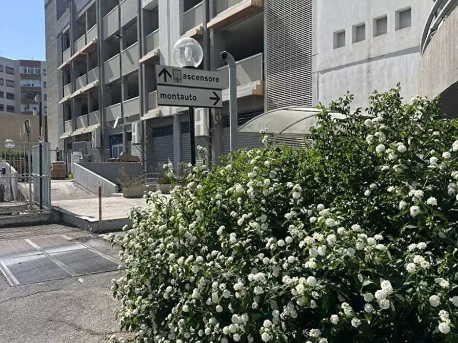 Immagine 10 di Box auto in vendita  in VIA SAVERIO LIOCE 57-61-63 a Bari