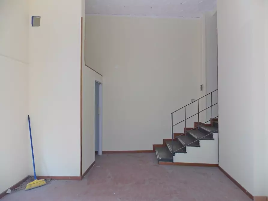 Immagine 2 di Negozio in affitto  in via Nicola Pizi a Catanzaro