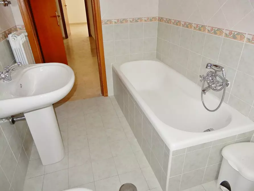 Immagine 12 di Appartamento in affitto  in via Mottola D'Amato a Catanzaro