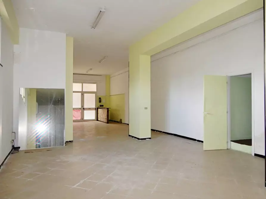 Immagine 4 di Magazzino in affitto  in via Schipani a Catanzaro