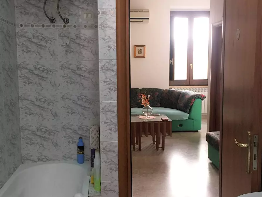 Immagine 7 di Camera in affitto  in Vico Iii Del Commercio 2 a Catanzaro