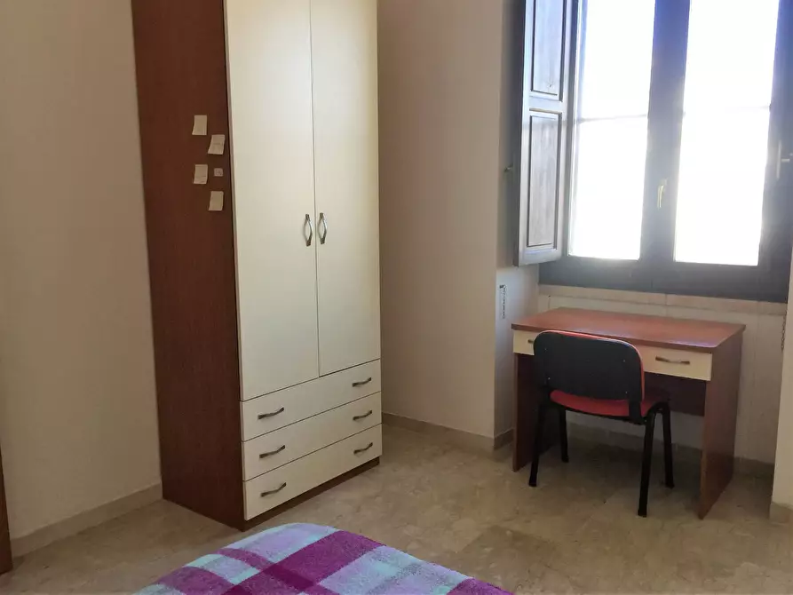 Immagine 8 di Camera in affitto  in Vico Iii Del Commercio 2 a Catanzaro