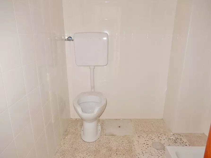 Immagine 4 di Negozio in affitto  in via Mottola d'Amato snc a Catanzaro