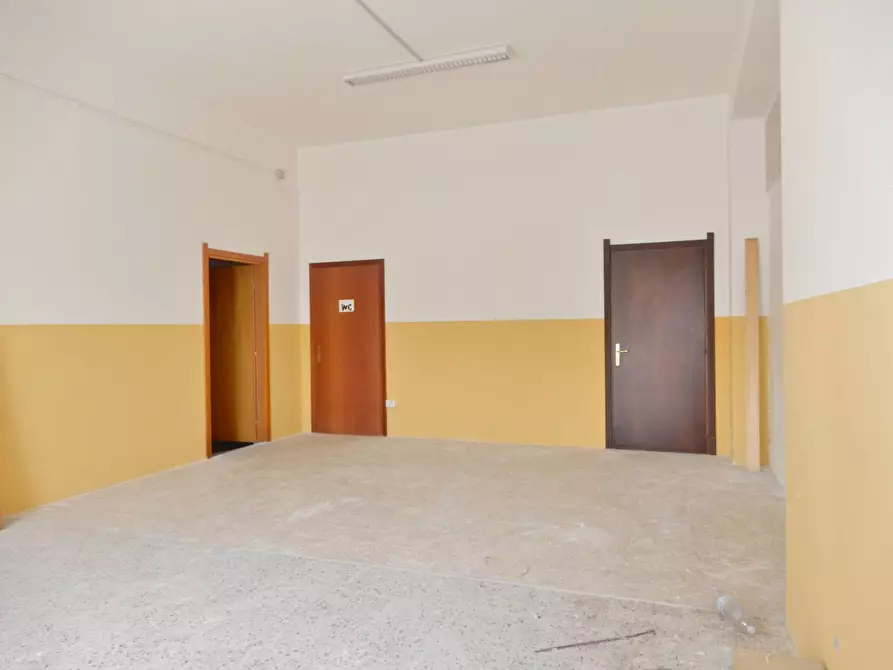 Immagine 3 di Negozio in affitto  in via Mottola d'Amato snc a Catanzaro