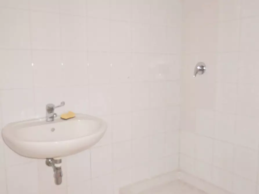 Immagine 5 di Negozio in affitto  in via Mottola d'Amato snc a Catanzaro