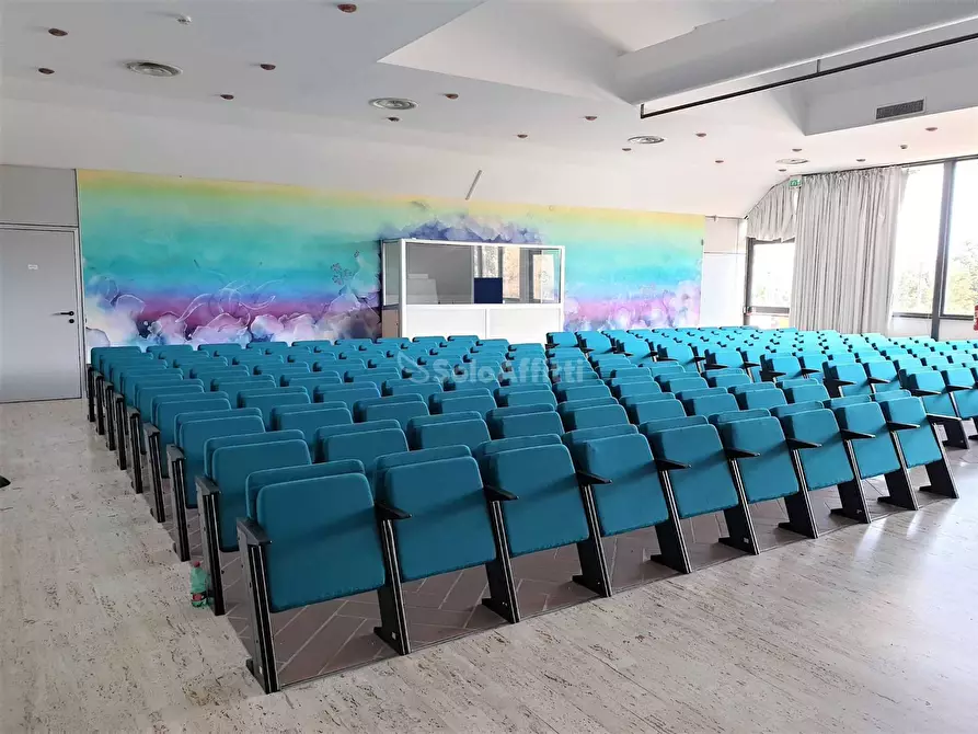 Immagine 1 di Ufficio in affitto  in viale Magna Grecia 194 a Catanzaro