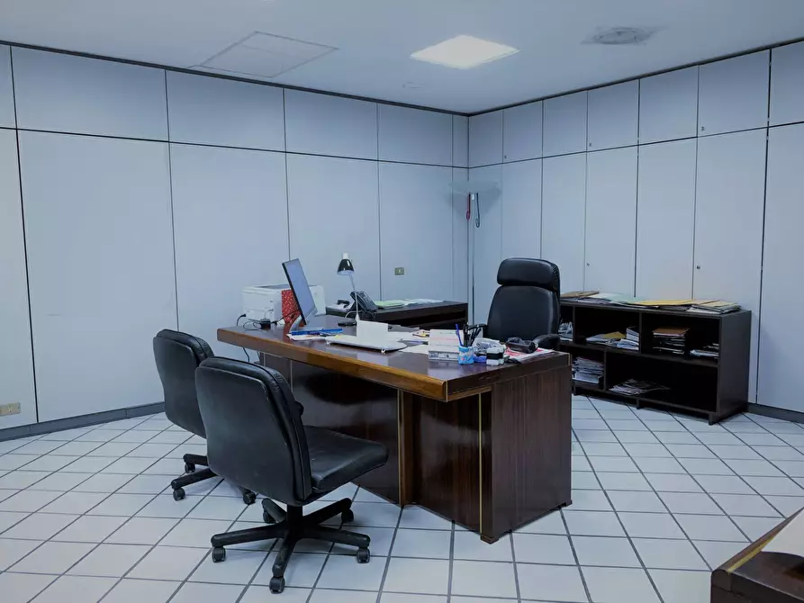 Immagine 1 di Ufficio in affitto  in viale magna grecia a Catanzaro