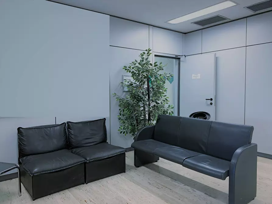 Immagine 5 di Ufficio in affitto  in viale magna grecia a Catanzaro