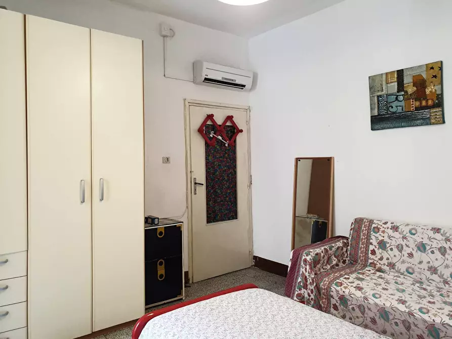 Immagine 10 di Camera in affitto  in Via Thaon di Revel a Catanzaro