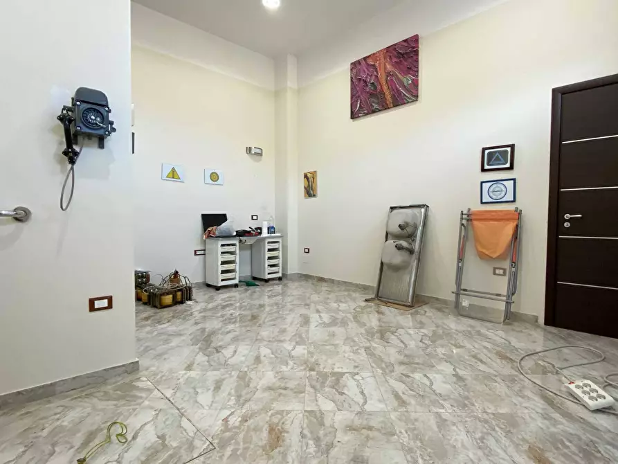 Immagine 4 di Magazzino in affitto  in via Monsignor Armando Fares a Catanzaro