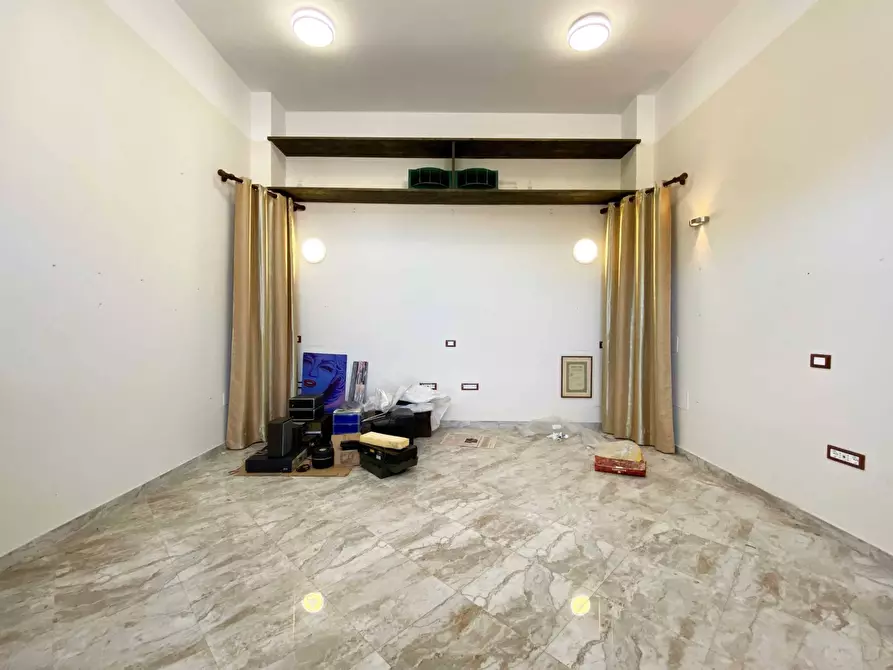 Immagine 2 di Magazzino in affitto  in via Monsignor Armando Fares a Catanzaro