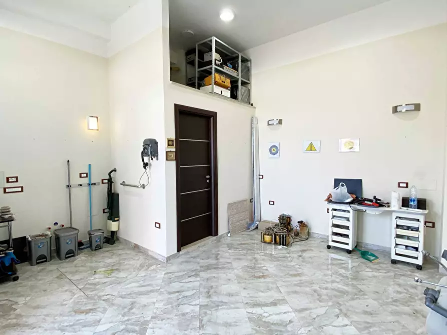 Immagine 6 di Magazzino in affitto  in via Monsignor Armando Fares a Catanzaro