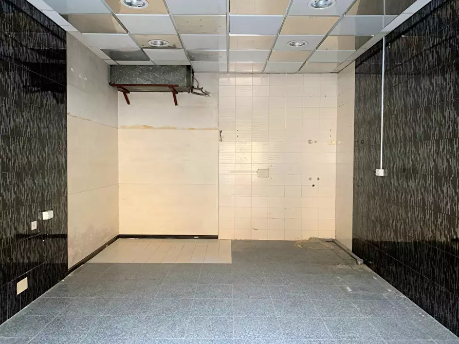 Immagine 2 di Negozio in affitto  in Piazza Roma 53 a Catanzaro