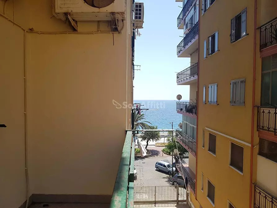 Immagine 1 di Appartamento in affitto  in via Lungomare 43 a Catanzaro