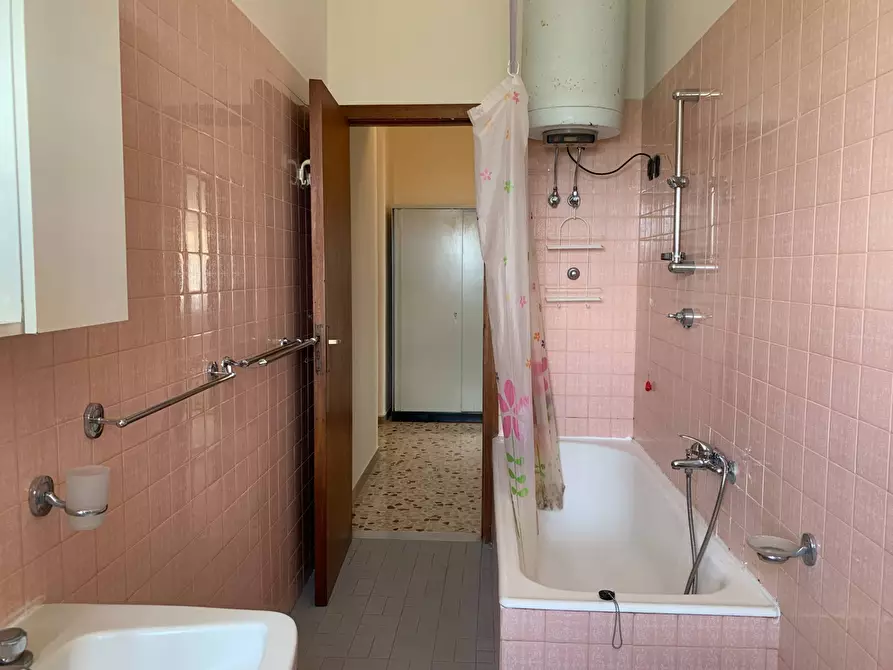 Immagine 18 di Camera in affitto  in via Francesco Crispi a Catanzaro