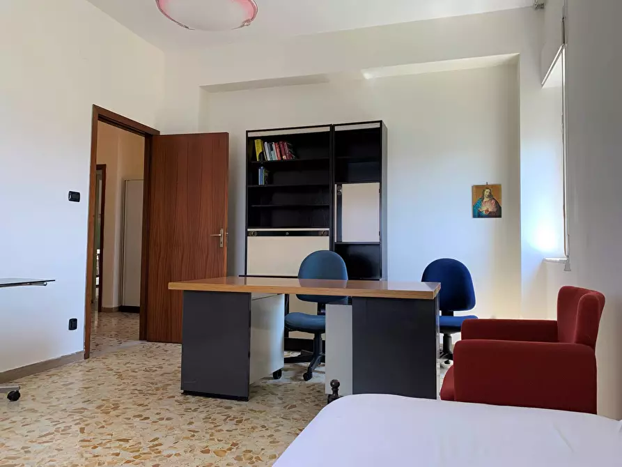 Immagine 16 di Camera in affitto  in via Francesco Crispi a Catanzaro