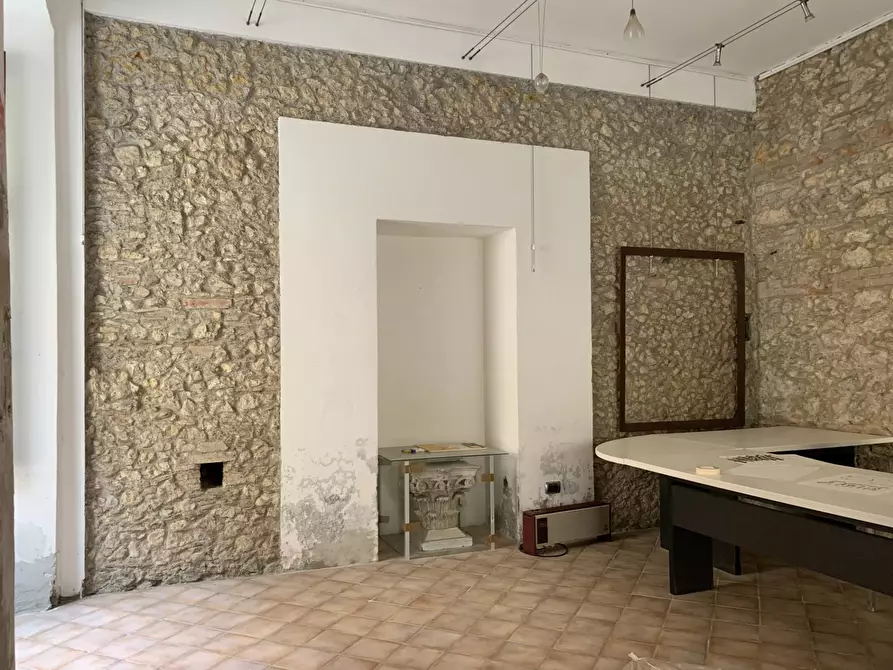 Immagine 3 di Negozio in affitto  in via Santa Maria del Mezzogiorno a Catanzaro