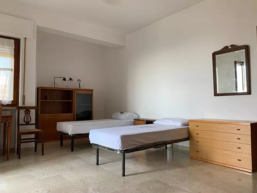 Immagine 3 di Camera in affitto  in via Fratelli Plutino a Catanzaro