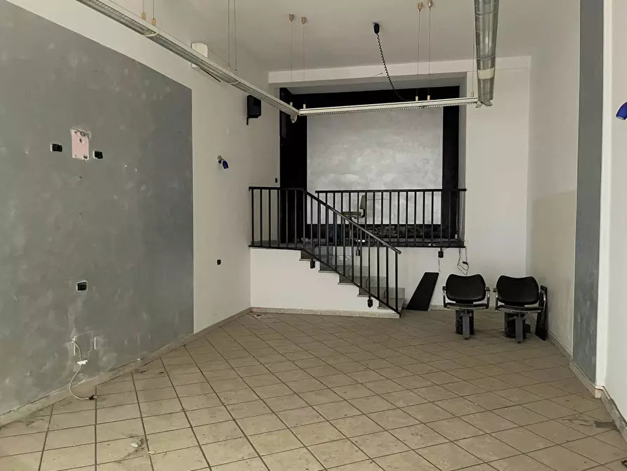 Immagine 1 di Negozio in affitto  in via Francesco Acri a Catanzaro