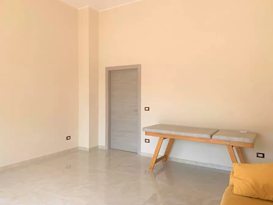 Immagine 2 di Magazzino in affitto  in via Monsignor Armando Fares a Catanzaro