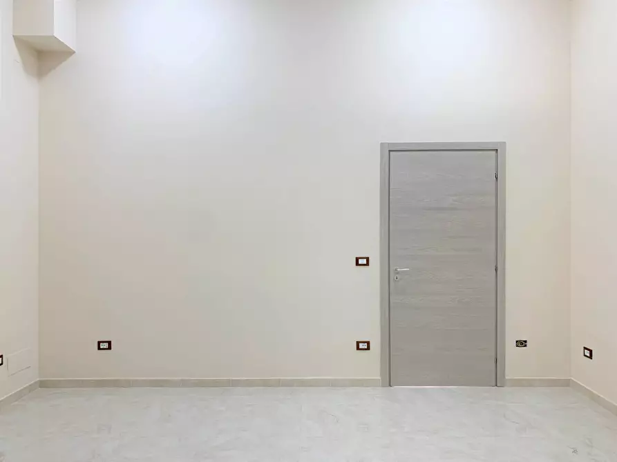 Immagine 5 di Magazzino in affitto  in via Monsignor Armando Fares a Catanzaro