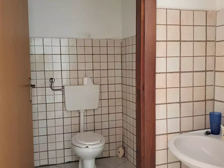 Immagine 3 di Negozio in vendita  in Via Fiume a Catanzaro