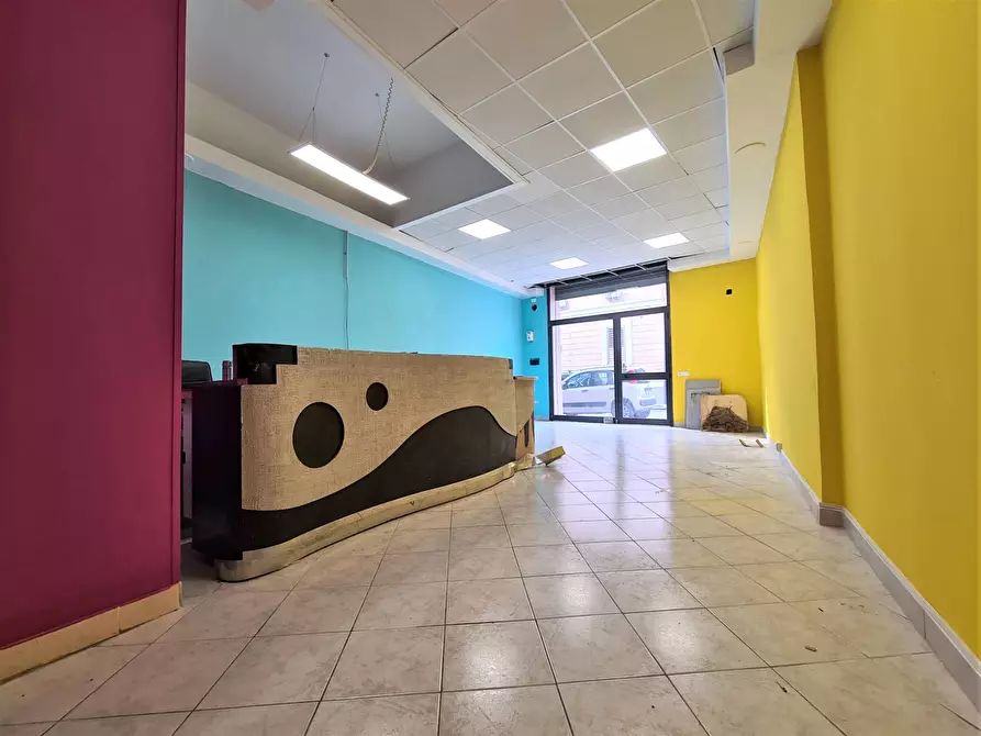 Immagine 1 di Negozio in vendita  in Via Fiume a Catanzaro