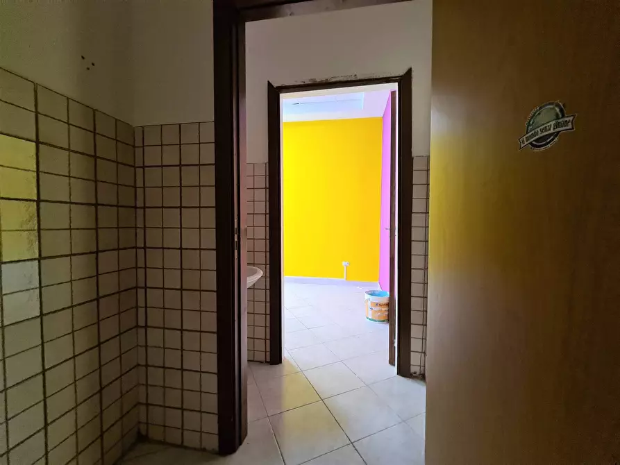 Immagine 4 di Negozio in vendita  in Via Fiume a Catanzaro