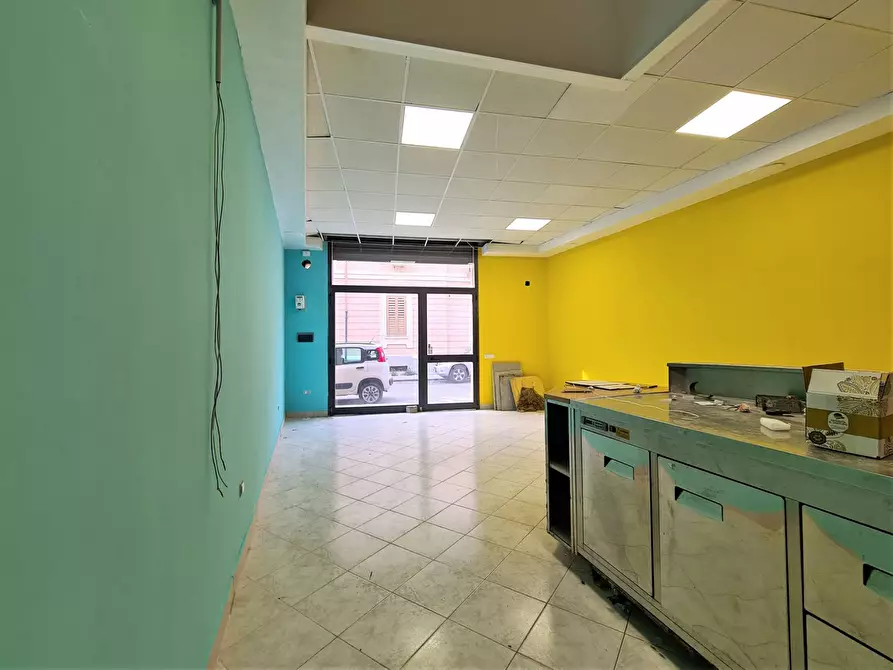 Immagine 6 di Negozio in vendita  in Via Fiume a Catanzaro