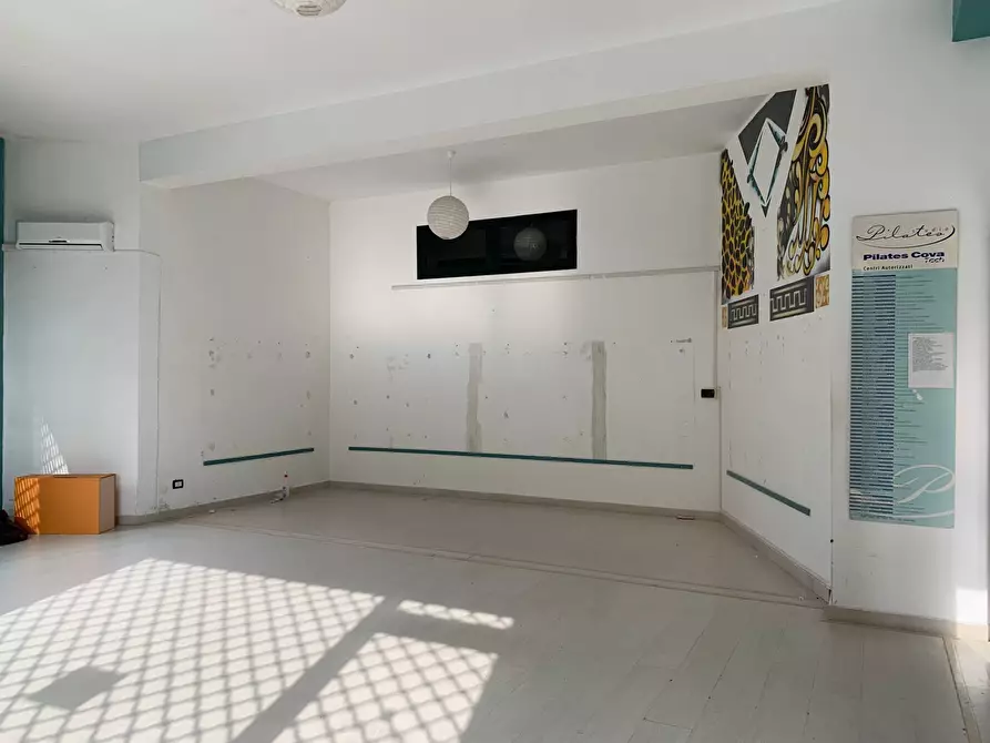 Immagine 2 di Negozio in affitto  in viale Barlaam da Seminara a Catanzaro