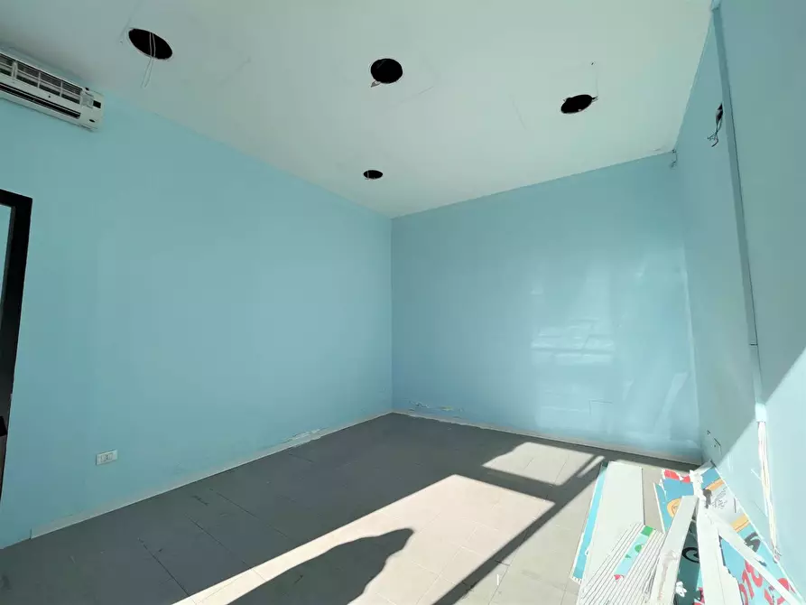 Immagine 5 di Negozio in affitto  in Via Santa Maria 113 a Catanzaro